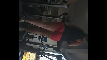 Bunda deliciosa malhando na esteira